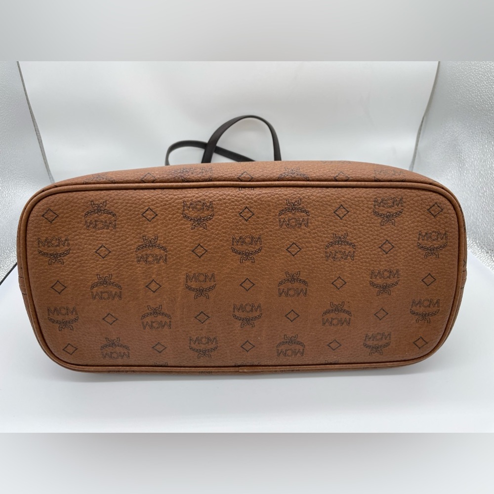 MCM
Visetos Dog Bone
Shopper Tote Brown - Picture 7 of 17